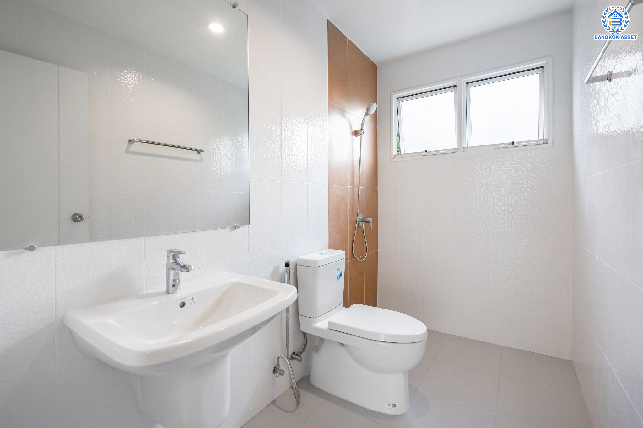 บ้านมือสองตกแต่งใหม่ ม.ชัยพฤกษ์ บางบัวทอง บ้านเดี่ยว แบรนด์ LH  เนื้อที่ 92.9 ตร.ว. ฟังก์ชัน 3 ห้องนอน 3 ห้องน้ำ จอดรถได้ถึง 4 คัน มีพื้นที่บริเวณบ้านกว้างขวางกว่า 232 ตร.ม. พร้อม Facilities ครบครัน บนทำเลเดินทางสะดวก ติดถนนบางกรวย-ไทรน้อย ใกล้เซ็นทรัลเวสต์เกต และรถไฟฟ้าสายสีม่วง "สถานีบางพลู"